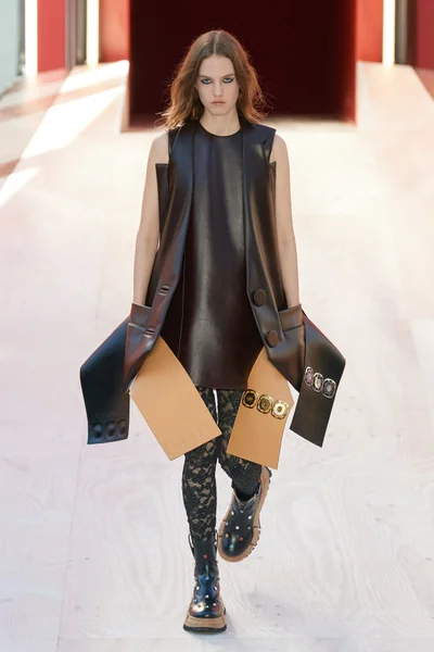Look 24
